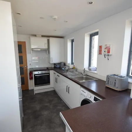 Montezuma House - Harbour-side Apartment Falmouth